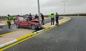 Aksaray’da feci kaza! Otomobil aydınlatma direğine çarptı: 1 ölü, 1 yaralı #aksaray