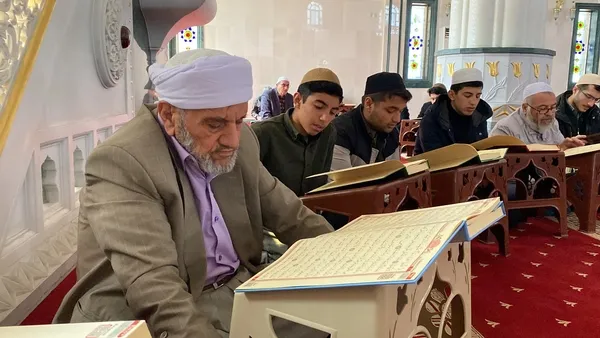 midyattaki-camilerde-14-asirlik-mukabele-sunneti-yasatiliyor-1710320082880.jpg