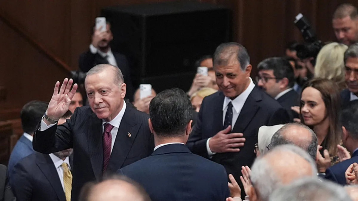 SON DAKİKA… İzmir Belediye Başkanı Cemil Tugay AK Parti’ye katıldı! Rozeti Başkan Erdoğan taktı