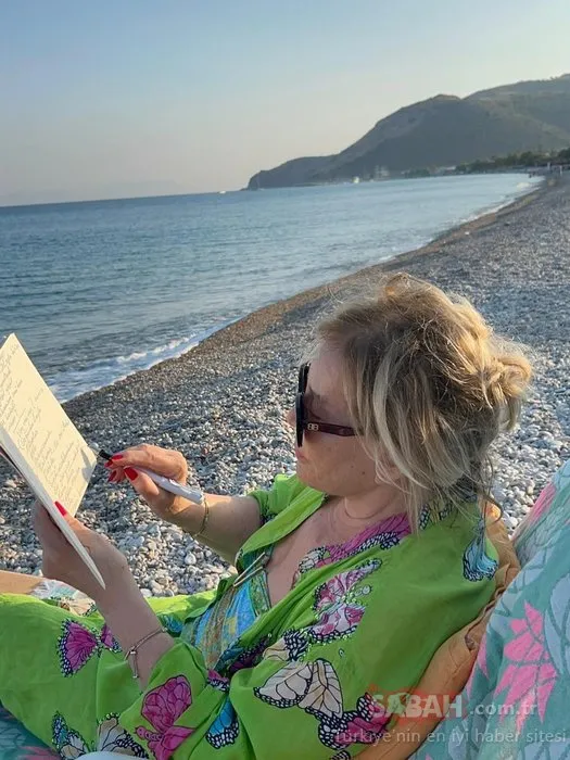 Türk sinemasının Mavi Boncuk’u Emel Sayın’dan müjdeli haber! Deniz manzarası eşliğinde konser hazırlığını duyurdu!