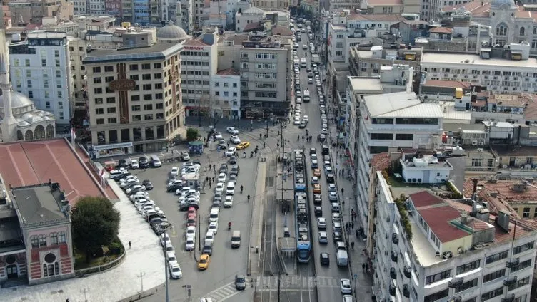 Eminönü ve Karaköy’deki yoğunluk havadan görüntülendi