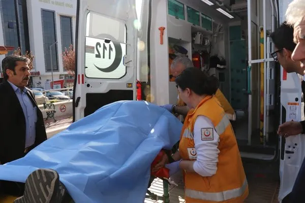Sanatçı Esat Kabaklı Burdur'da trafik kazası geçirdi