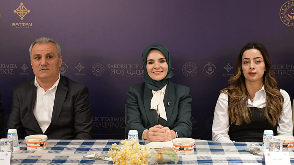 Bakan Göktaş, Batman’da “Kardeşlik Soframız İftar Programı”na katıldı Bakan Göktaş, Batman’da “Kardeşlik Soframız İftar Programı”na katıldı