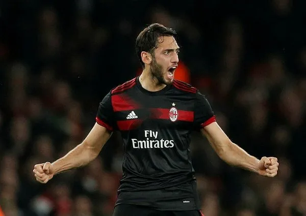 Hakan Çalhanoğlu'ndan muhteşem gol