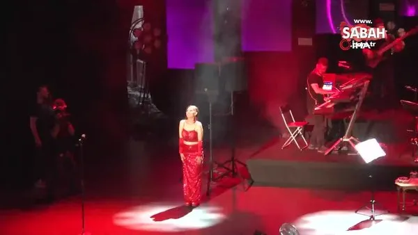 istanbul da pandemi sonrasi ilk konser unlu sarkici yildiz tilbe hayranlariyla harbiye acikhava da bulustu video videosunu izle son dakika haberleri