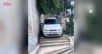 Eyüpsultan’da sürücü arabayla merdivenlerden inmeye çalıştı! Akıllara Kemal Sunal’ın film sahnesi geldi | Video