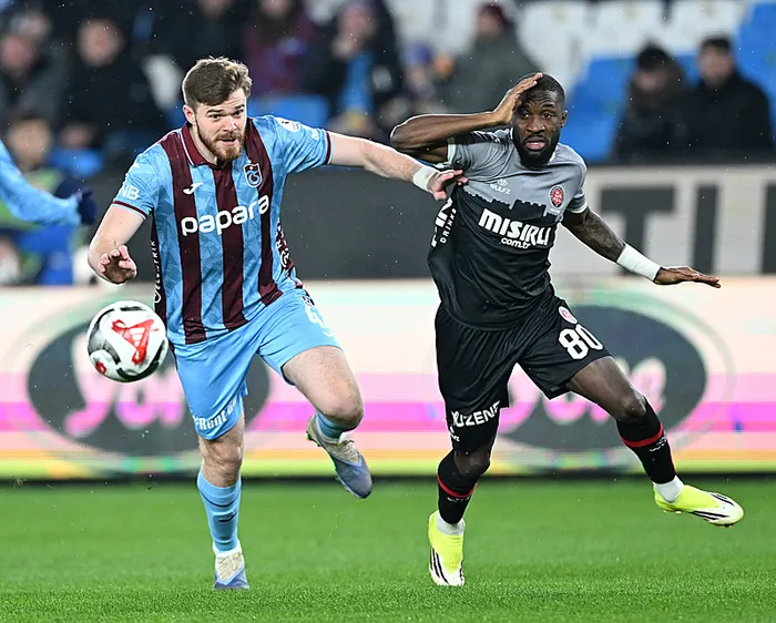 canli-super-ligde-trabzonspor-fatih-karagumruk-maci-1772214452999.jpeg