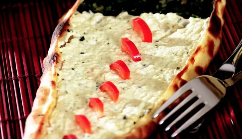 Ispanaklı ve Peynirli Pide