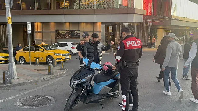 istanbulda-39-ilcede-helikopter-destekli-huzur-uygulamasi-yapildi-1779821369351.jpg
