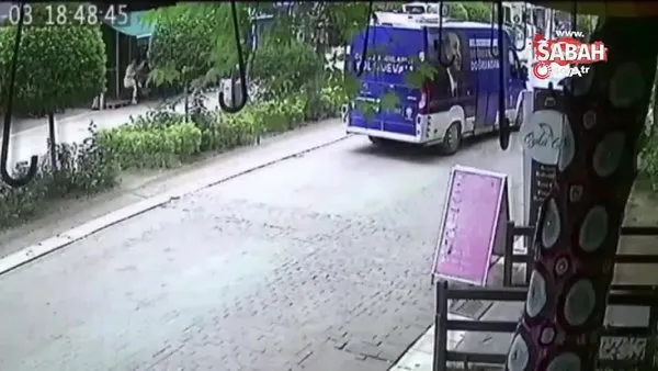 Balıkesir'de AK Parti seçim aracına saldırı kamerada | Video