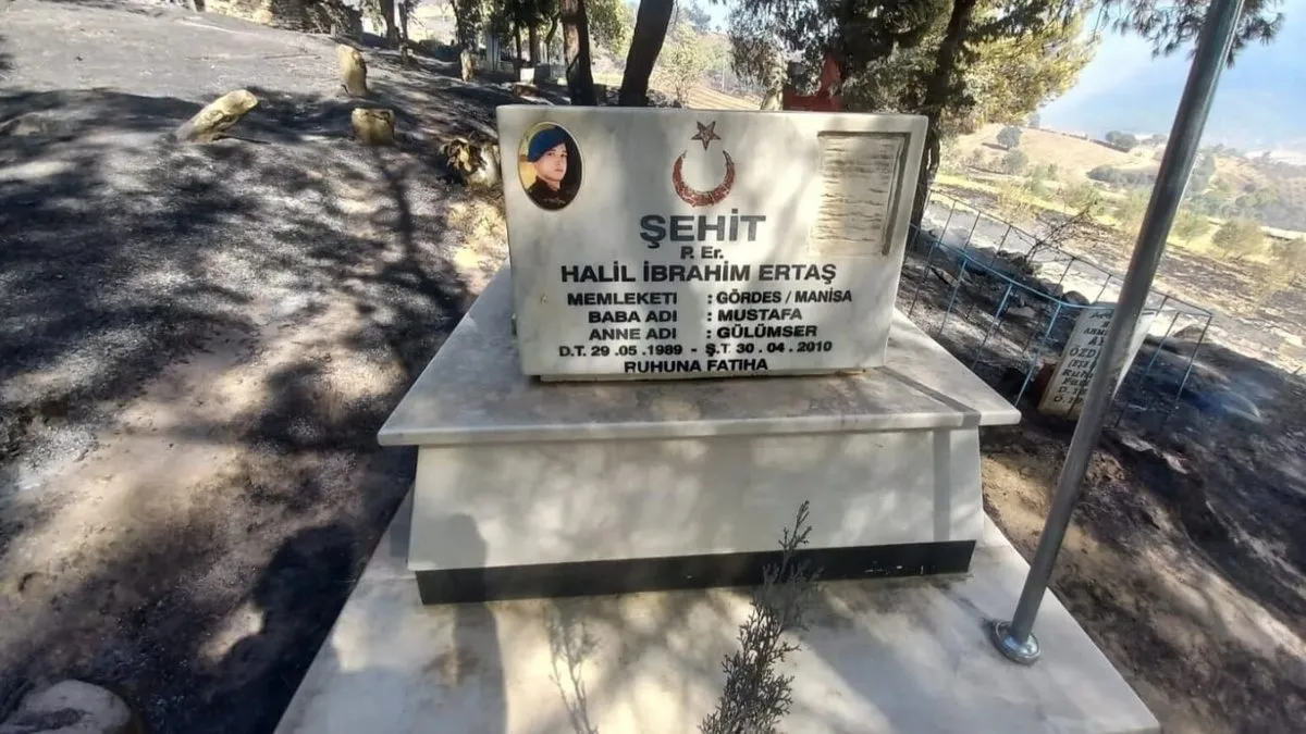 Manisa Gördes yangınında alevler şehidin kabrine uğramadı!
