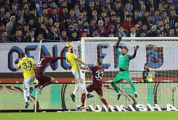 Trabzonspor-Fenerbahçe maçından kareler