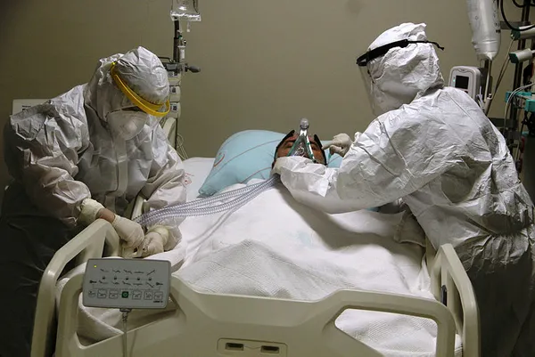 İlk koronavirüs vakasını üzerinden 1 yıl geçti! Sağlıkçılardan çağrı: Gelin Türkiye’yi maviye boyayalım