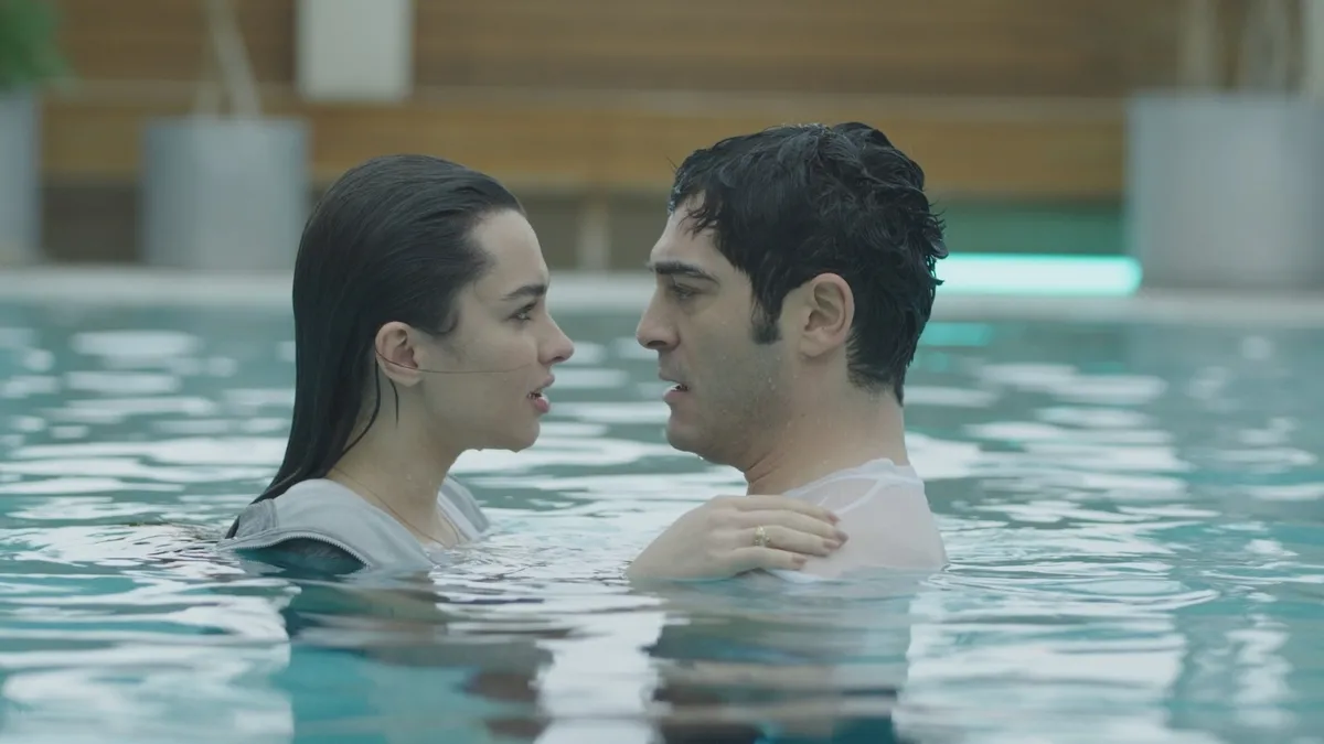 Bir Gece Masalı’nda Mahir ve Canfeza’nın romantik anları! Bir Gece Masalı’nda Mahir ve Canfeza’nın romantik anları!