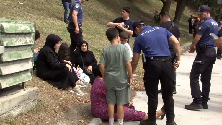 SON DAKİKA: İstanbul Bakırköy’deki alt geçitte kaza: TIR İETT otobüsünün üzerine devrildi!