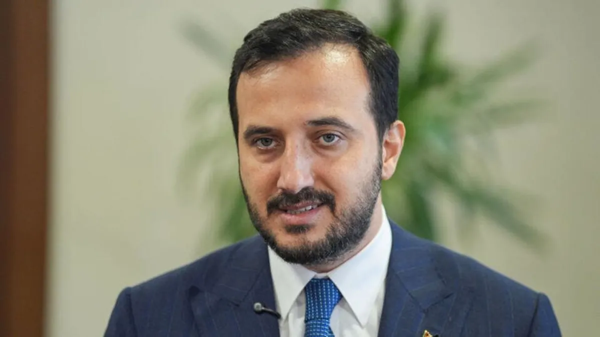 AK Parti İstanbul İl Başkanlığı tarafından başlatılan 'İstanbul Beklemez' kampanyasını tanıtan afiş.