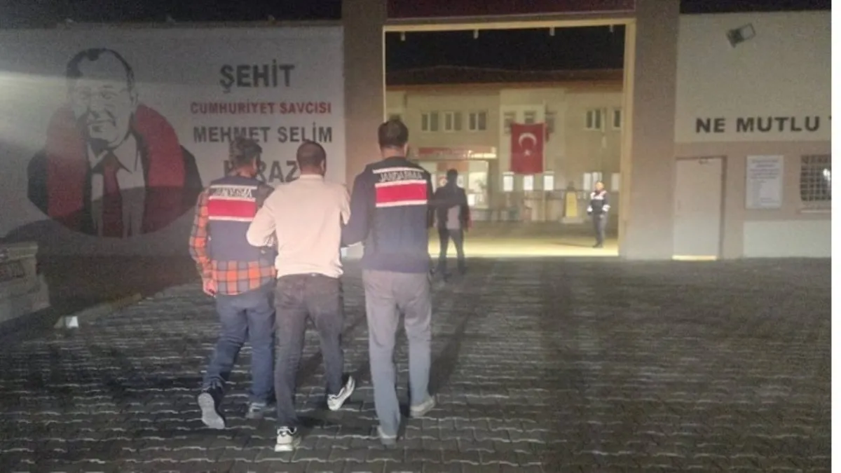 Kırşehir’de jandarmadan ‘terör’ operasyonu: Aranan şahıs yakalandı! Kırşehir’de jandarmadan ‘terör’ operasyonu: Aranan şahıs yakalandı!