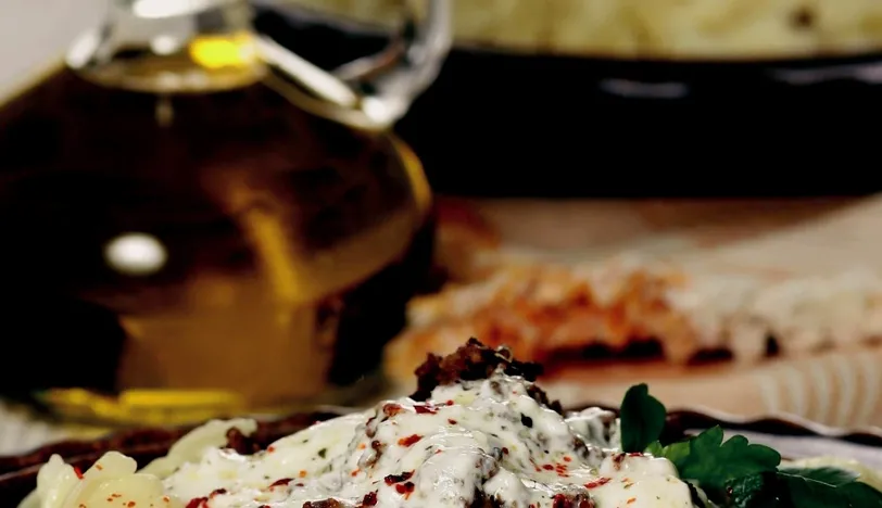 Yoğurt Soslu Kıymalı Makarna