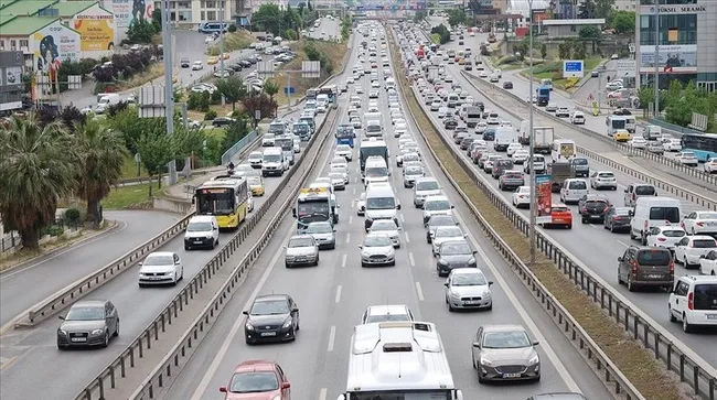 trafikte-yeni-bir-doneme-giriliyor-36-maddelik-trafik-yasasi-mecliste-1765468384498.jpg (871×486)