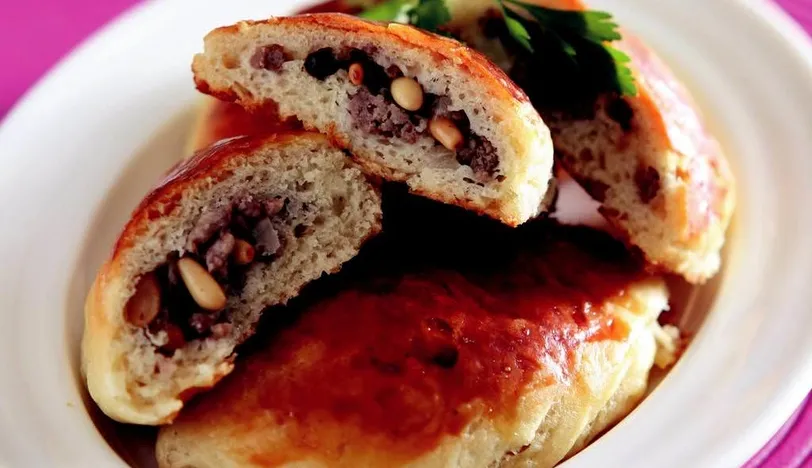 Kıymalı Ve Kuruyemişli Poğaça