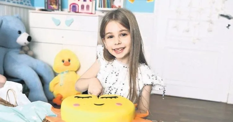 Minik Azra’ya sürpriz kutlama