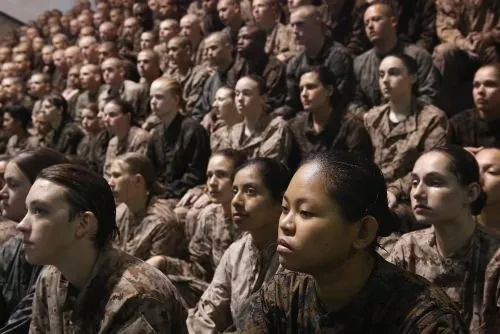 Kadın askerlere zorlu eğitim
