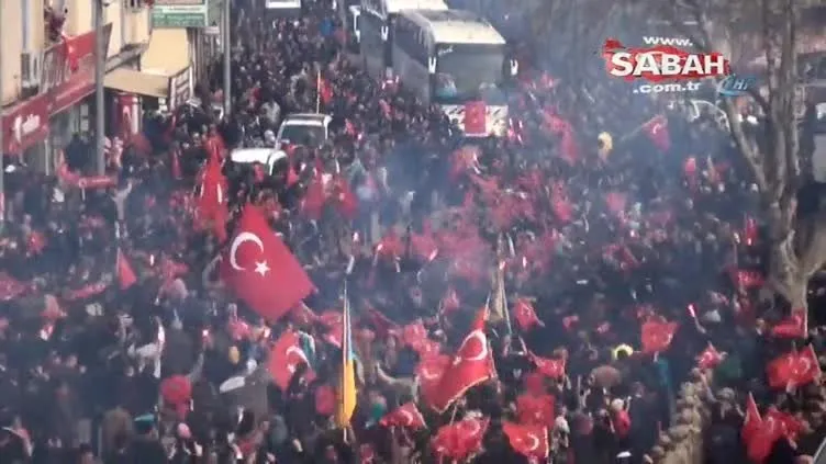 Afrin'e giden özel birliklere vatandaşlardan göz yaşartan karşılama!