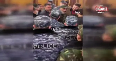Son dakika! Teslim olan Ermenistan karıştı! Hükümet binasına baskın | Video
