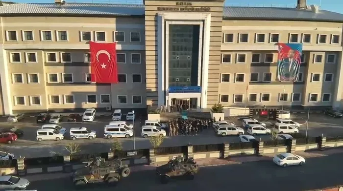 bitlis-merkezli-6-ilde-yasa-disi-bahis-ve-dolandiricilik-operasyonu-15-tutuklama-1779456617272.jpg