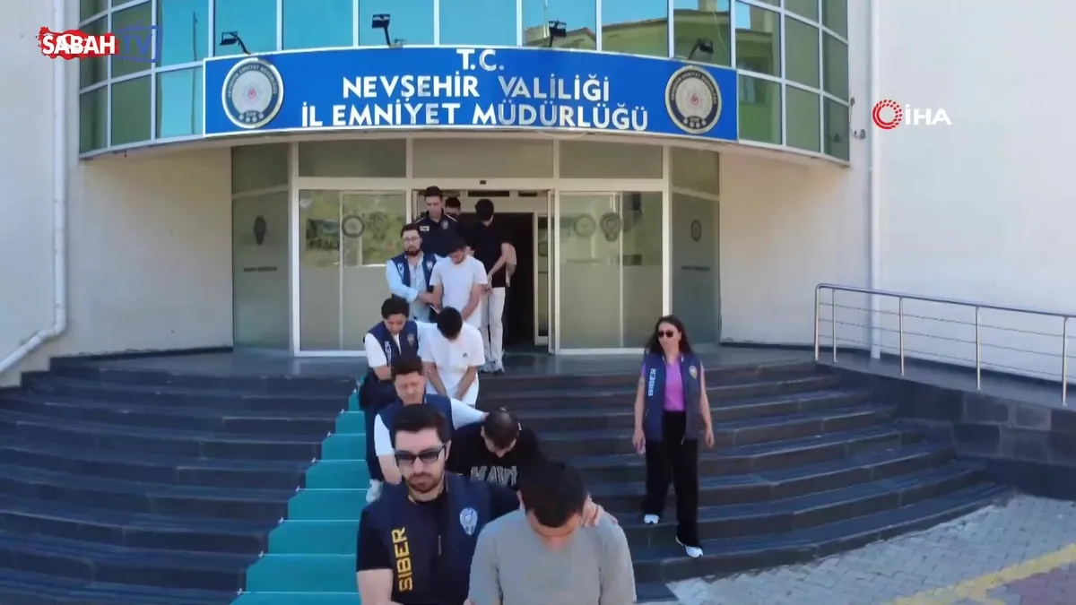 Nevşehir merkezli 120 milyon liralık dolandırıcılık operasyonunda 17 tutuklama | Video videosunu izle Nevşehir merkezli 120 milyon liralık dolandırıcılık operasyonunda 17 tutuklama | Video videosunu izle