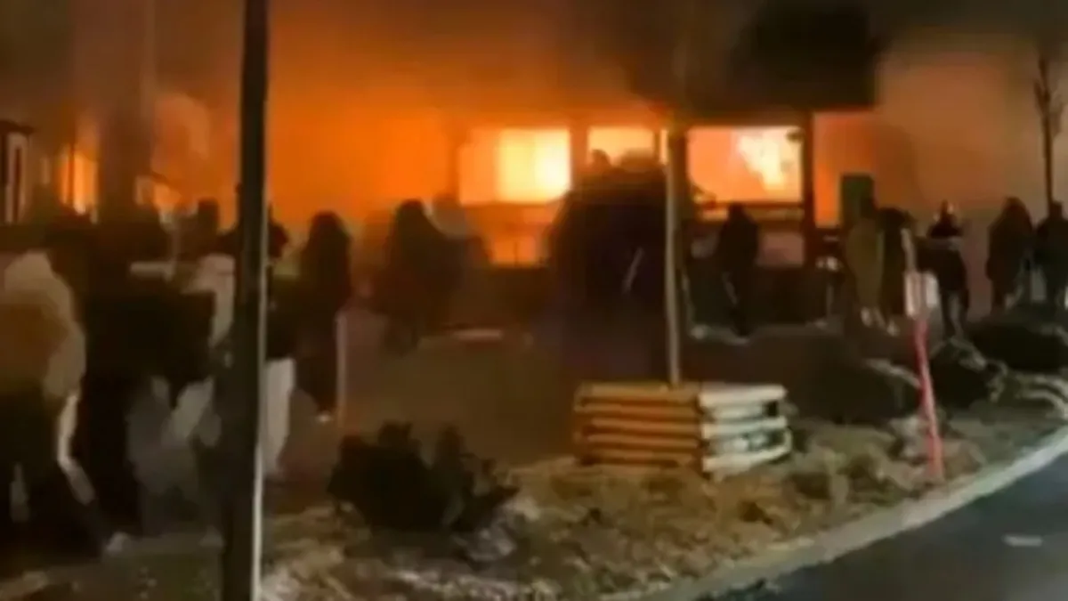 İsviçre’deki kayak merkezindeki faciada yetkililerden açıklama: “Ülkemizin şimdiye kadar yaşadığı en kötü trajedilerinden biri” İsviçre’deki kayak merkezindeki faciada yetkililerden açıklama: “Ülkemizin şimdiye kadar yaşadığı en kötü trajedilerinden biri”