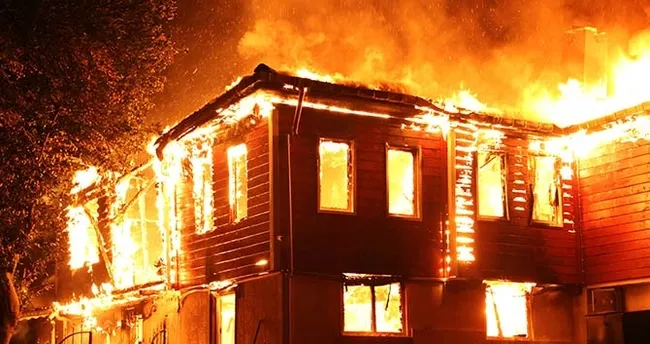 Mogadişu’ta otelde patlama: En az 10 ölü