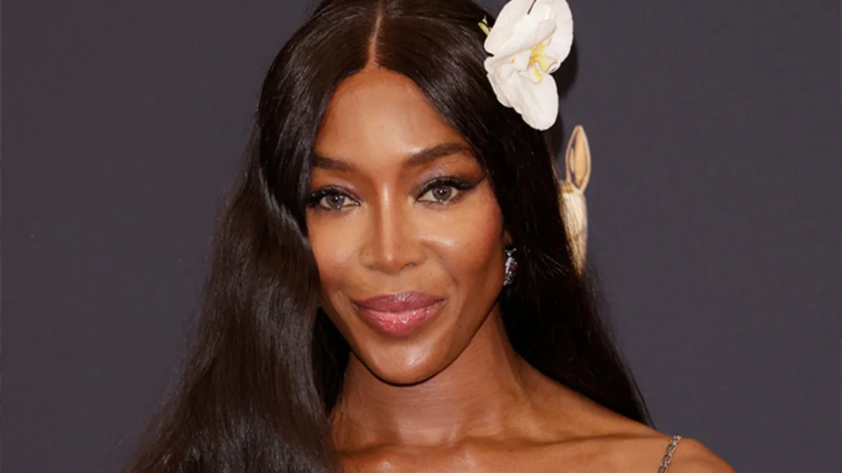 Photo: Sabah Naomi Campbell Sanitizes Public Bicycle in Paris Fashion Week Traffic