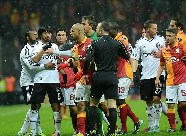 Sneijder ve Quaresma kavga eder