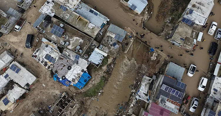 Suriye sele teslim oldu: İki kardeş yaşamını yitirdi