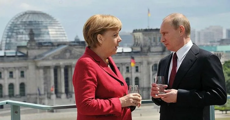 Putin, Merkel ile Libya krizini görüştü