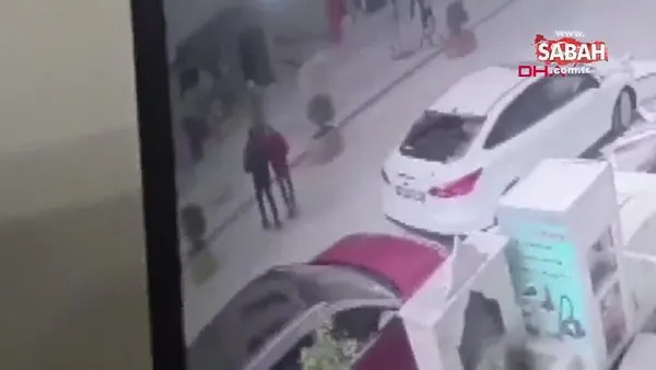 Vinçle taşınan kapı, 14 yaşındaki çocuğun üzerine düştü | Video