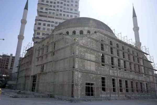 temeli-atilip-yarim-kalan-5-minareli-yildiz-camii-yil-sonunda-ibadete-aciliyor-1745932087658.jpg
