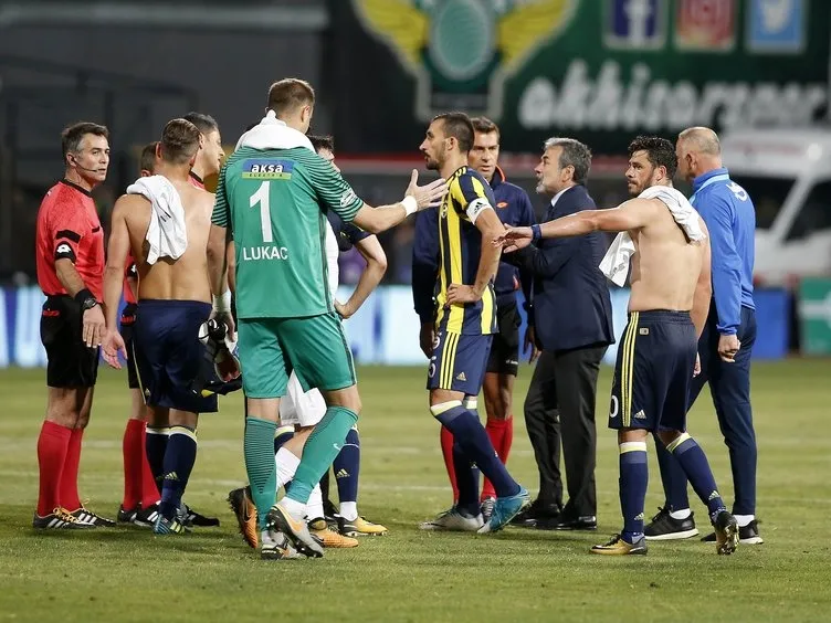 Ahmet Çakar'dan olay sözler! Senin oynattığın futbol...