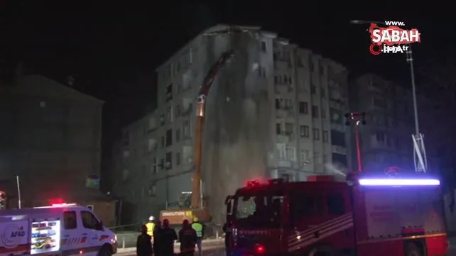 Yıkılma tehlikesi olan 5 katlı bina kontrollü olarak yıkılıyor