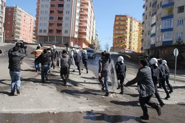 Diyarbakır'da Nevruz gerginliği
