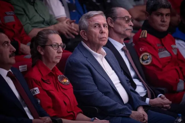 ak-partiden-chpli-erdal-besikciogluna-sert-tepki-is-yaptigini-gormedik-film-setinde-geziyor-1765607908271.jpeg AK Parti'den CHP'li Erdal Beşikçioğlu'na sert tepki: İş yaptığını görmedik film setinde geziyor!