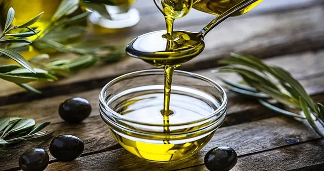 Zeytinyağının Faydaları Nelerdir? Yüze Zeytinyağı Sürmek İyi Gelir Mi, Kimler Kullanamaz, Cilde Faydaları Neler? -