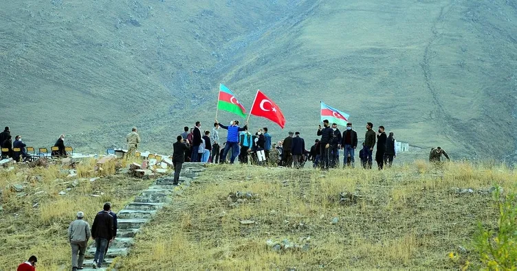 Ağrı Dağı’nda ’Cumhuriyet Yürüyüşü’