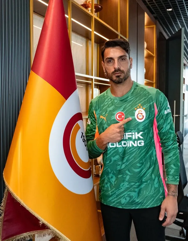 galatasaray-gunay-guvenc-ile-nikah-tazeledi-1755273274309.jpg