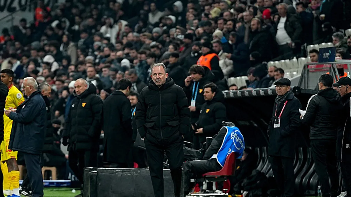 Beşiktaş’ta Sergen Yalçın cezalı duruma düştü! Beşiktaş’ta Sergen Yalçın cezalı duruma düştü!