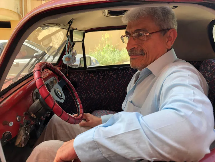 67 yaşındaki adam, kendisinden büyük Topolino model aracına gözü gibi bakıyor