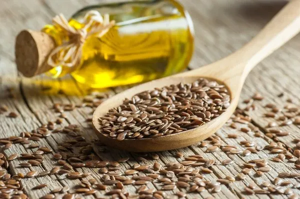 tek-basina-omega-3-deposu-yogurdun-icine-bir-kasik-yetiyor-hormonlari-dengeliyor-bagirsaklari-tertemiz-yapiyor-1693807162898.jpg