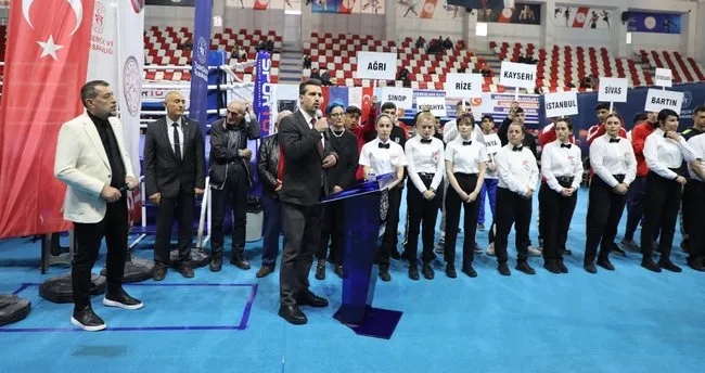 Ağrı’da Genç Erkekler Türkiye Ferdi Boks Şampiyonası görkemli törenle başladı