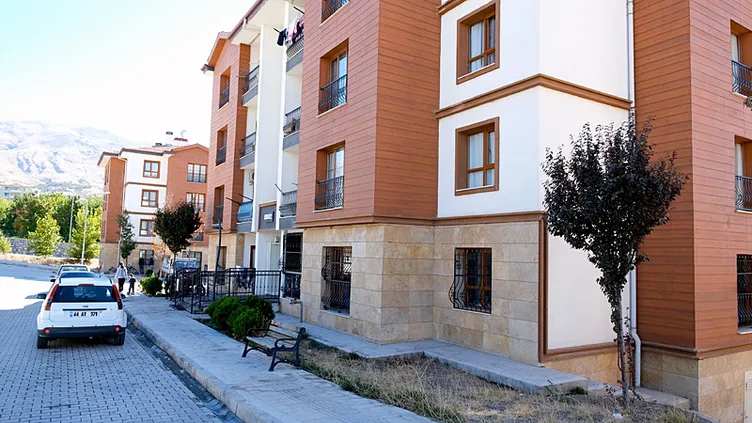 Bakan Kurum, ilçeden görüntüleri paylaştı: TOKİ ile Malatya Kale’de kale gibi konutlar yaptık